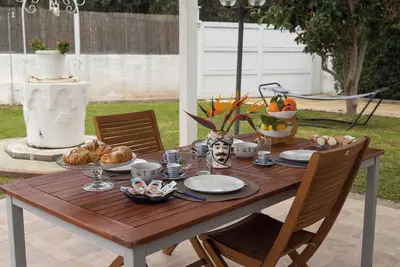 Image de Paradise Beach, with garden, parking space. 100 mt from the sea. Pets allowed.