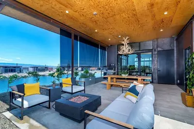 Image de The Point at the Lakes - Cave B