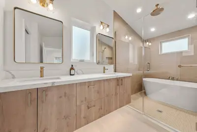 Image de Tranquil Greenlake Getaway - A/C - Dog Friendly