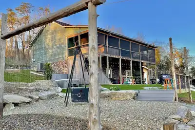 Image de Norris Lake Resort-27 bdrm, sleeps 98! hotubs, docks, 8 firepits, sxs, rent boats