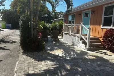Image de Charming spacious 2 bdrm cottage minutes walk to vibrant Atlantic Ave and beach