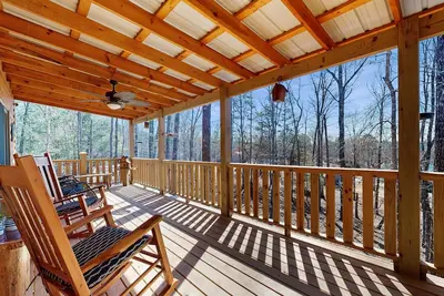 Image de Hike, Paddle, Relax — Your Perfect Murphy Mountain Getaway