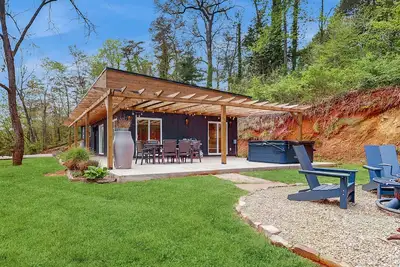 Image de Mountain view home with a large patio and private hot tub | fire-pit | gas grill