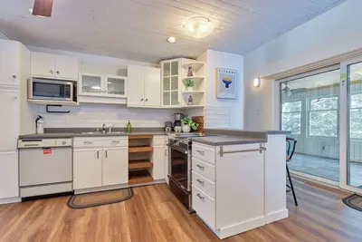 Image de Waterfront on Butterfly Lake l Hottub l Firepit