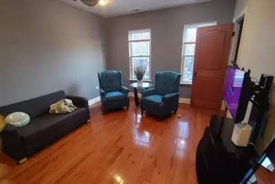 Image de right & Spacious 3br Apt • Perfect for Families & Groups