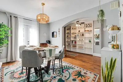 Image de Boho Carytown Retreat | 2br with Backyard Oasis