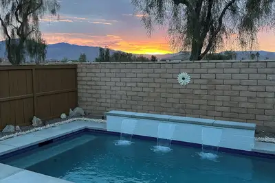 Image de Luxury Desert Retreat with climatized Pool & Hot Tub Included & Mountain Views.