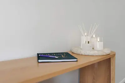 Image de Clay Cottage your close to town country escape.