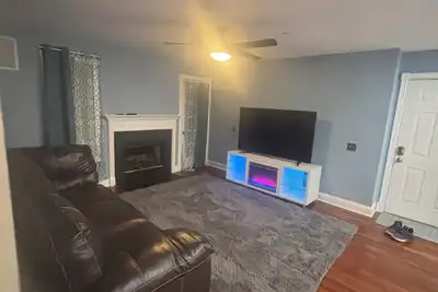 Image de Fantastic 2-bedroom condo with Ac in vibrant Newark. WiFi with 65 inch smart Tv