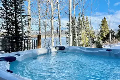 Image de Lake Granby Lakefront Cabin - Near Rmnp - Hot Tub - Ski - Hike - Boating