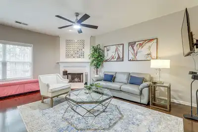 Image de 2 Mi to Suwanee Town Center: Spacious Townhome