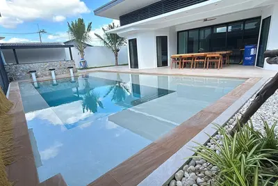 Image de New build  4-bedroom Pool villa in superb Phuket Rawai 5 min to Beach