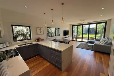Image de Spacious Family Home by the Park | Home Office | Pet-Friendly | Close to Beaches