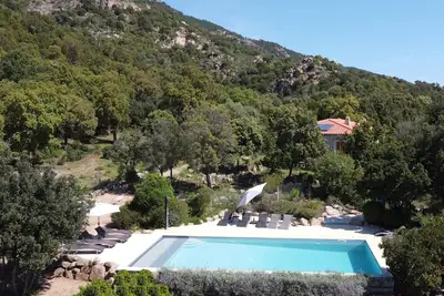 Image de Gite Casteddu 2 avec piscine chauffée pour amoureux du calme et de la nature