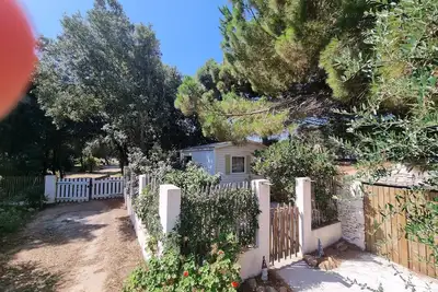 Image de Chalet au calme sous les arbres à 3 km de Bonifacio et à 2 km des plages