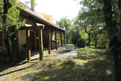 Image de Maison de campagne lumineuse avec cuisine ouverte