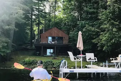 Image de New for 2026 – Owl’s Nest | Modern Lakeside 3-Bedroom Retreat