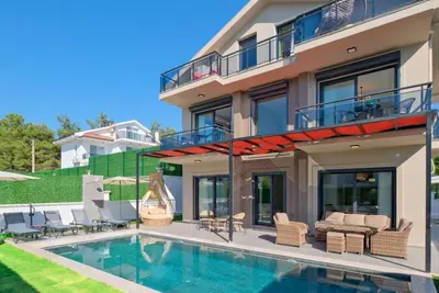 Image de Große Villa in Fethiye Ausserhalb im grünen by Interhome