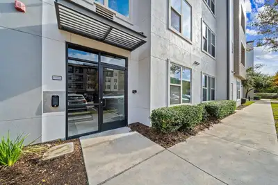 Image de Spacious 2br Near The Domain — Sleeps 8