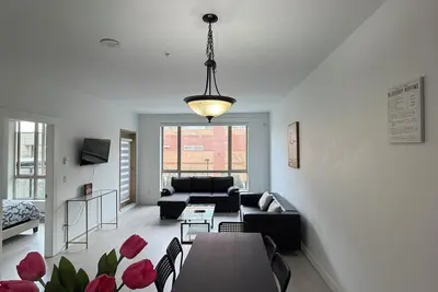 Image de Comfortable  2 bedrooms plus den 2 bathrooms