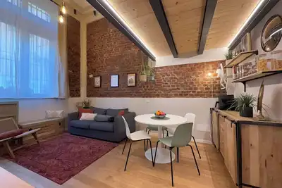 Image de Stylish NoLo Loft: Workstation in 1910 Charm