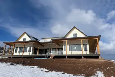 Image de Expansive views of Mountains and Snowmass