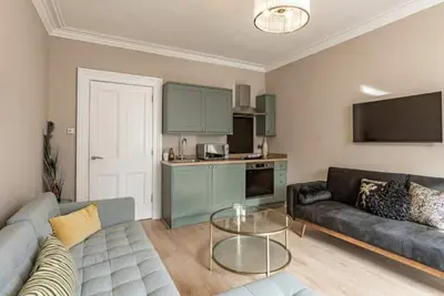 Image de Free Parking | Sleeps 7 | 2 Bedrooms | Nice Area