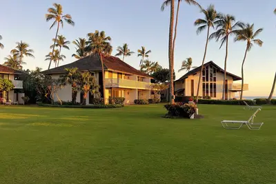 Image de Escape to a perfect seaside retreat in Unit #12- unparalleled Beach side access!