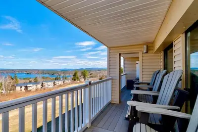 Image de Spacious 2 Bedroom 2 Bath Lake View Condo