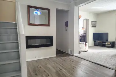 Image de Charming 3-bedroom house in peaceful Binghamton, close to downtown, with Ac