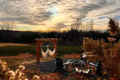 Image de ! ! Cottonwood Retreat! ! Wisconsin Countryside Farmhouse Get-A-Way