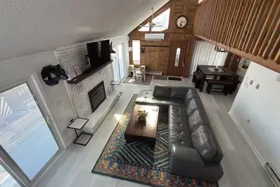 Image de Cozy Mountain Escape-Poconos-Four Season Amenities-Game Room-Fire Pit-Hot Tub