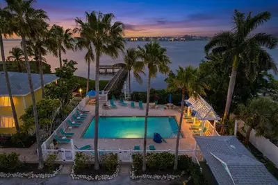 Image de Cozy Beachside cottage at Tradewinds/1br/Pool/steps to beach. Unit1 available too