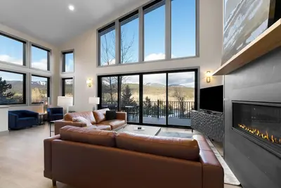 Image de Stunning Whitefish Retreat w/ Ski Views, Multiple Decks, Open Living & Near Glacier Adventures