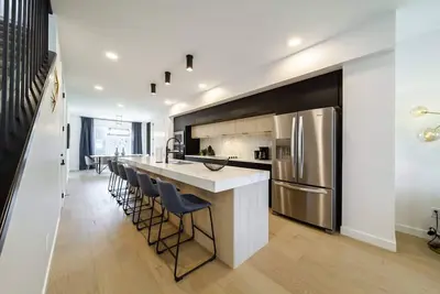 Image de Skyline Serenity | HotTub | Rooftop Patio |Central