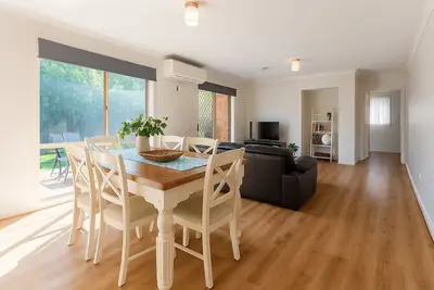 Image de Rye 3br Beach House • 300m to Beach • Family‑Friendly with Backyard & Bbq