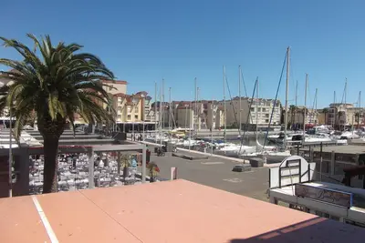 Image de Studio sur le port, wifi, clim, piscine lave-linge