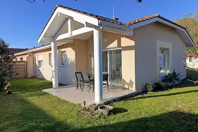 Image de Belle maison mitoyenne par le garage au calme