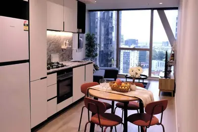 Image de West Side Place 1br w/parking | Pool & Gym