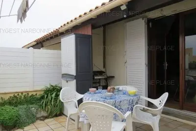 Maisonnette avec Climatisation et Terrasse à 900m de la Plage