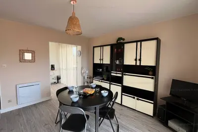 Image de Appartement 2 étoiles à 50m de la plage avec balcon et parking privé