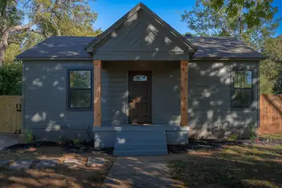 Image de Near At&T Stadium | Cozy 2br Home Sleeps 6