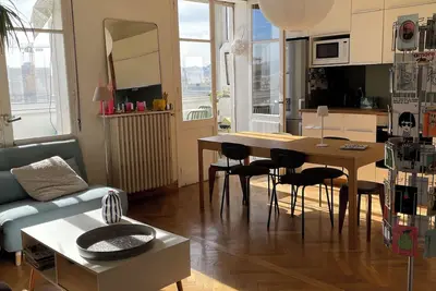 Image de Appartement familial ensoleillé, véranda et vue dégagée. Centre ville