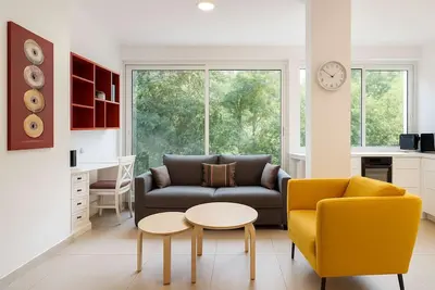 Image de Charm & Green 1br Tlv - Beachside | By SweetyGuest