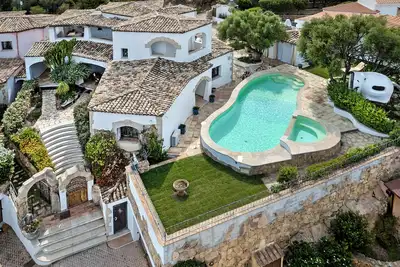 Image de Beautiful villa with sea view pool