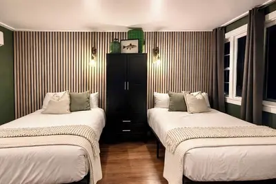 Image de Woodland Retreat | Cozy Double Room with Forest-Inspired Design at Green Acres Retreat