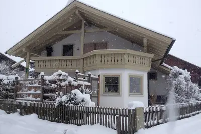 Image de Hiking/skiing vacation between the Alps and lakes in an Upper Bavarian country house with garden