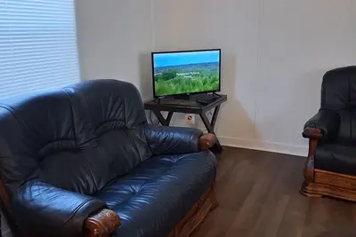 Image de Cozy 2-bedroom mobile home in soothing Oglethorpe with Ac coin laundry. No pets