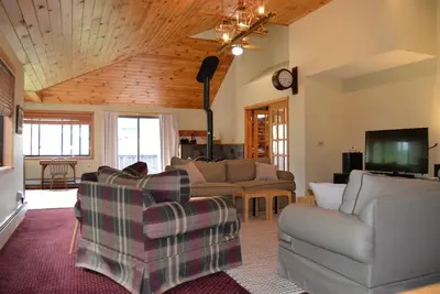 Image de Ski-In/Ski-Out 5br at Burke Mountain Base, Sleeps 12