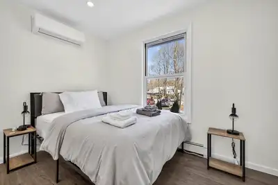 Image de 1st Floor Westbrook Anchor | 2 Queen Beds | Ev Charger | Near Beach